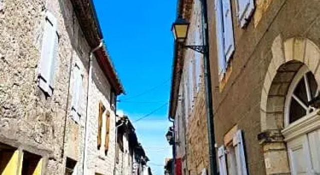 La Cour Saint Louis, Забронировать Отель Кастельно-де-Монтратье Ло