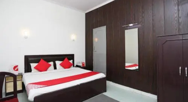 OYO 14511 Apollo Inn