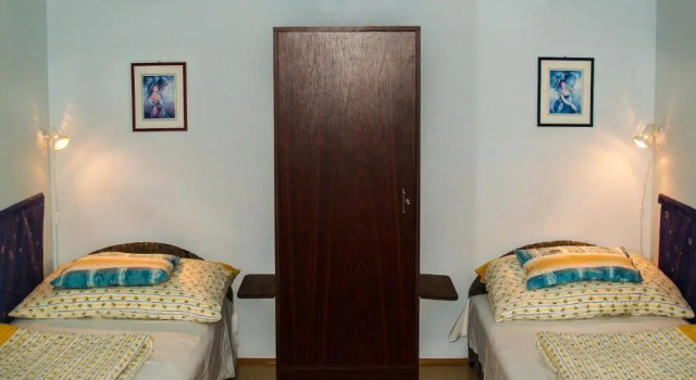 Czinger Vendégszobák, Book Hotel Hoteller i Western Transdanubia med parkering, Parkering