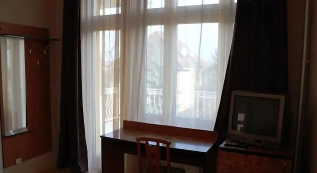Villa Kristal Hotel, Varaa Hotelli 11. Újbuda 