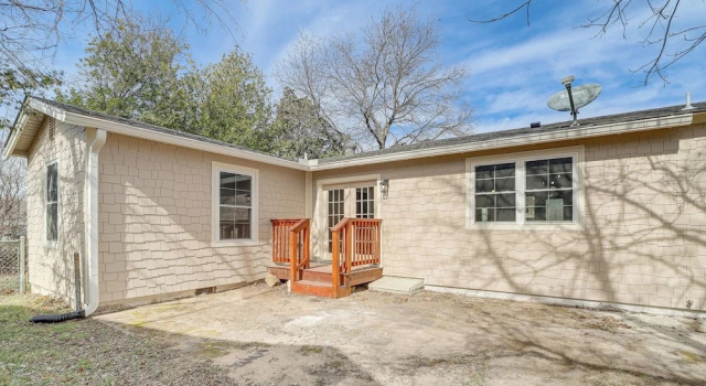 1 Mi to Campus: Modern Tulsa Home w/ Private Yard, Book Feriehus Sommerhuse i Tulsa, Hytte