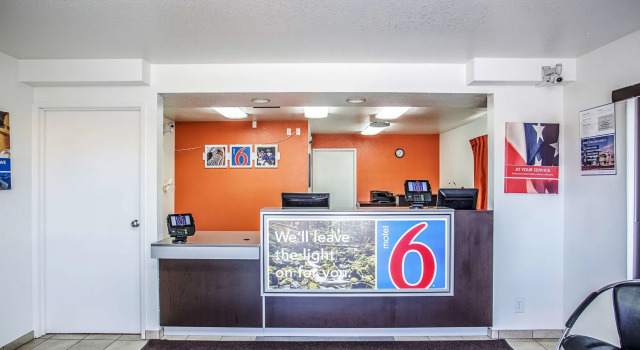 Motel 6-Richland, WA - Kennewick, Забронировать Мотель Отели Tri-Cities с парковкой, Парковка
