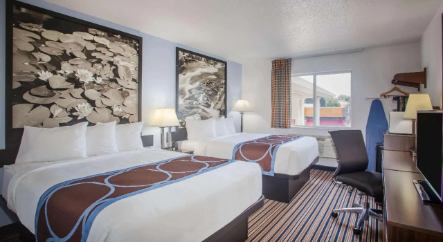 Четырёхместный номер Standard Super 8 by Wyndham Washington