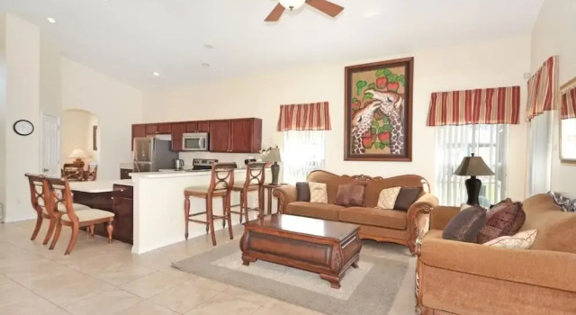 Коттедж Beautiful 5 Bedroom Home With Large South-facing Pool