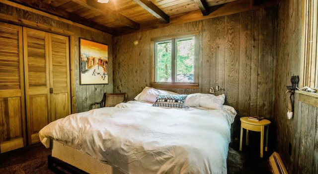 Northern Nights Chalet Wanderlust Abodes, จอง ชาเล่ต์ Grand Traverse Bay มิชิแกน