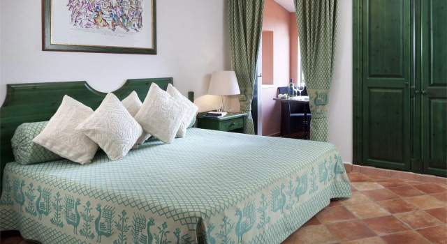 I Giardini di Cala Ginepro Hotel Resort, Забронировать Курортный отель Отели Орозеи с парковкой, рядом с Пляж Кала Джинепро, Парковка