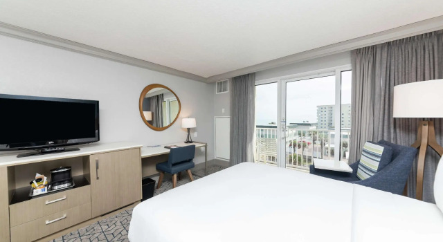 Четырёхместный номер Standard с балконом и с видом на океан Hilton Melbourne Beach Oceanfront