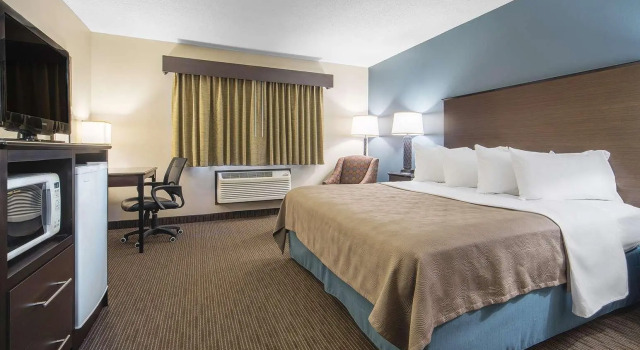 Двухместный люкс AmericInn by Wyndham Mounds View Minneapolis