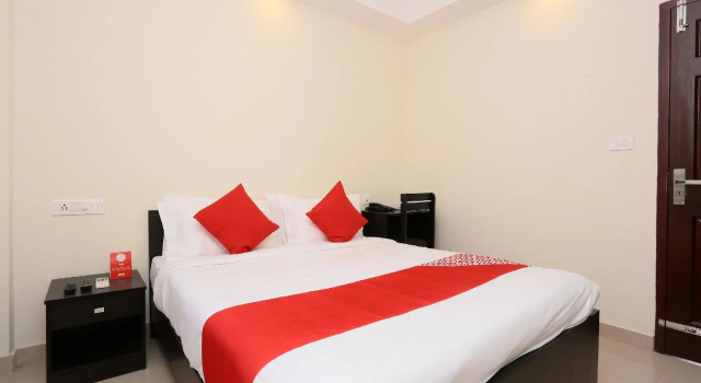 OYO 16968 Better Inn, Забронировать Отель Отели штата Кералы с парковкой, Парковка