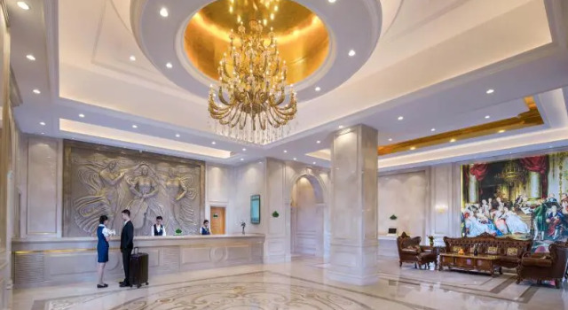 Vienna International Hotel Guangdong Maoming Wanda Plaza, Boek Hotel Hotels in Guangdong met parkeren, Parkeren