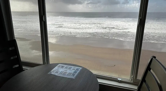 Люкс с 2 комнатами с видом на океан West Beach Suites