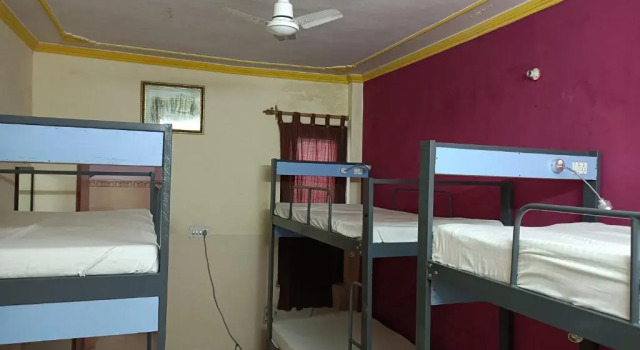 Кровать в общем номере Stephels Hostel