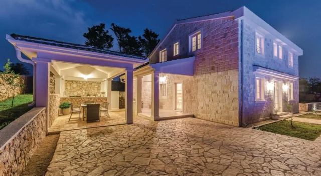 Villa Toma I, Забронировать Вилла Коттеджи Новалья, Коттедж