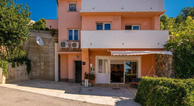 Mirta, Prenota Hotel Hotel a Isole Quarnerine con parcheggio, Parcheggio