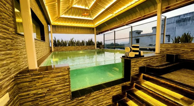 Четырёхместный люкс Ramada Neemrana
