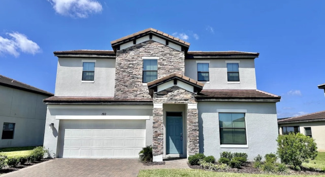 Balmoral Resort-192kb 4 Bedroom Home by RedAwning