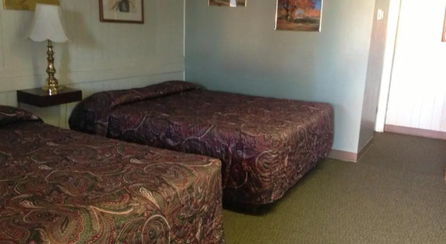 Четырёхместный номер Standard Jamestown Motel