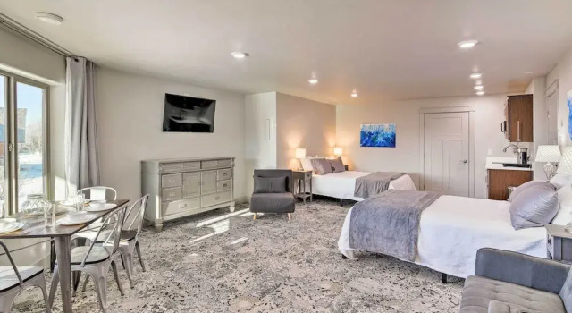 Апартаменты Anchorage Getaway w/ Mtn Views < 5 Mi to Zoo!
