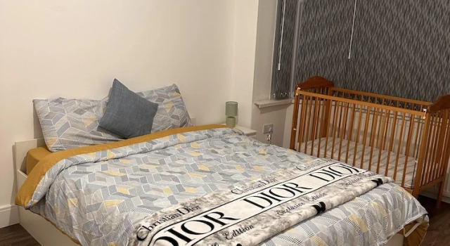 6-bed 3-bath Home - Sleeps 14 & Free Parking, Boek Hotel Londen Groot-Londen