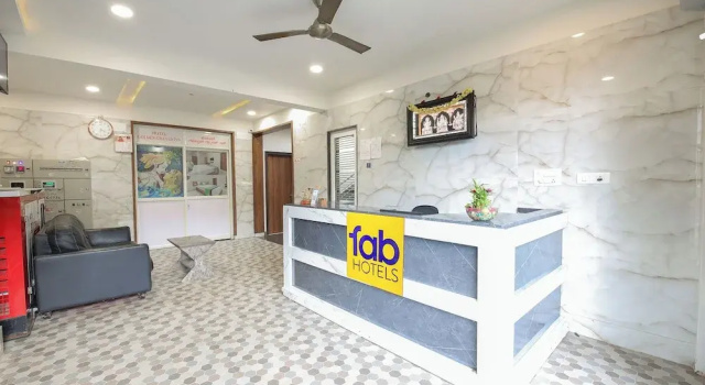 FabHotel Golden Grand Inn - Global Village, Rezervovat Hotel Bangalore Bangalore