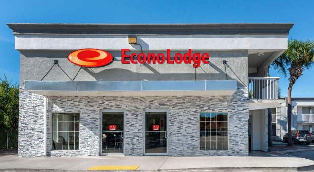 Econo Lodge Airport at RJ Stadium