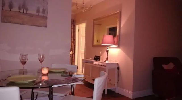 Russell Mews, Boek Hotel Hotels in Clare met parkeren, Parkeren