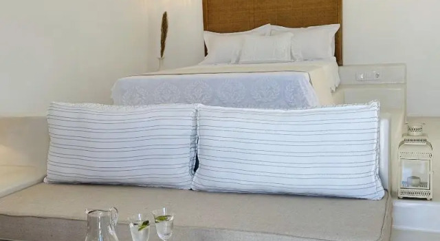 Двухместный люкс с видом на бассейн Myconian Theros Luxury Suites