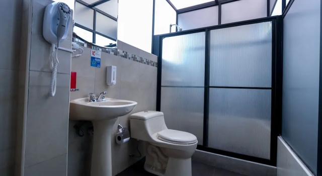 Standard Twin room Hostal Kolibri B&B
