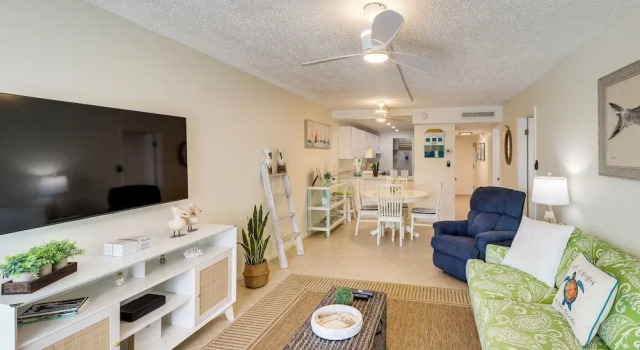 Апартаменты с 2 комнатами с балконом Ocean-view Key Colony Beach Condo w/ Pool Access!