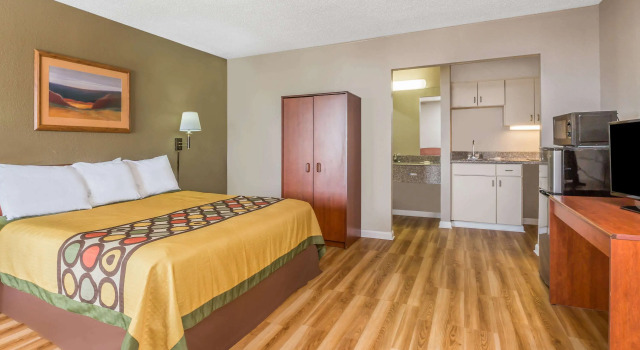 Super 8 by Wyndham Metairie