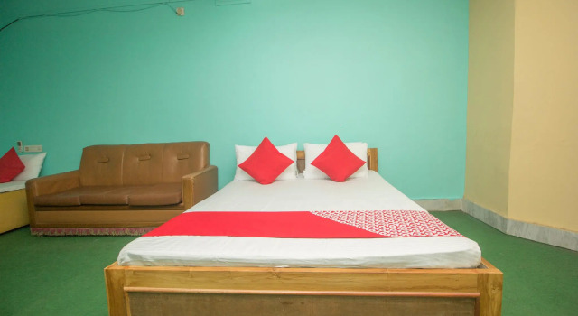 Люкс Standard OYO 47205 Hotel Kanishka Tower