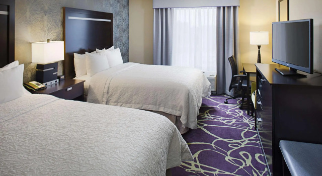 Четырёхместный номер Standard Hampton by Hilton Lansing West