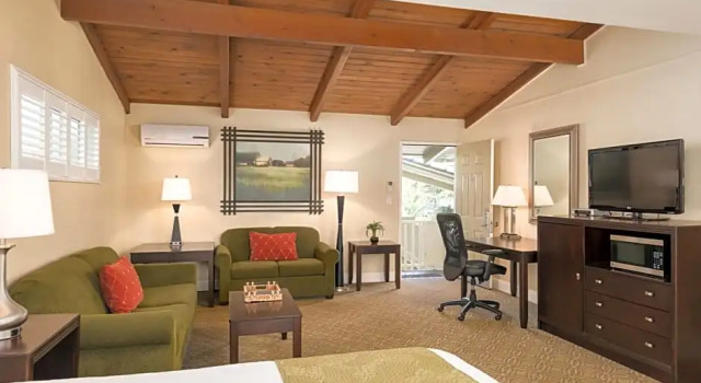 Двухместная студия Country Inn Motel