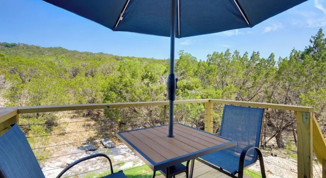 Cozy Canyon Lake Studio w/ Forest & Creek Views!, Забронировать Отель Каньон-Лейк Texas Hill Country