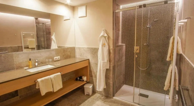 Четырёхместный полулюкс с балконом Alpin Hotel Sonnblick