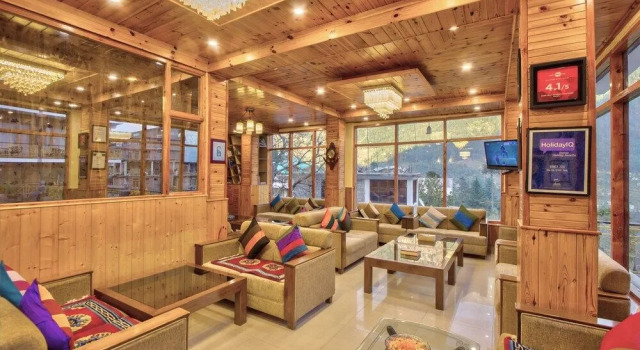 SNOW PEAK RETREAT & COTTAGES - MANALI (Centrally Heated), Забронировать Отель Отели Манали с парковкой, Парковка
