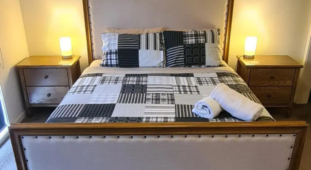 Wyndham Luxury - Free Wifi and Netflix, Book Hotel Cowes 