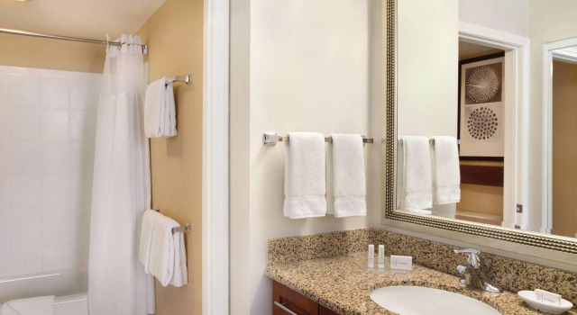 Четырёхместный люкс c 1 комнатой Residence Inn San Diego North/San Marcos