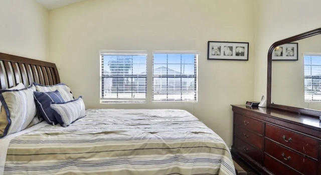 Crabbin Cabin by RedAwning, Rezerwuj Hotel Hotele w Jamaica Beach z basenem, Basen