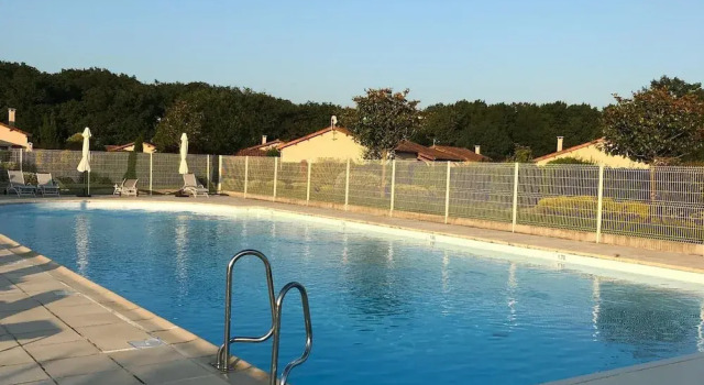 Spacious Villa With Garden and Pool, Rezerwuj Willa Les Forges Poitou-Charentes