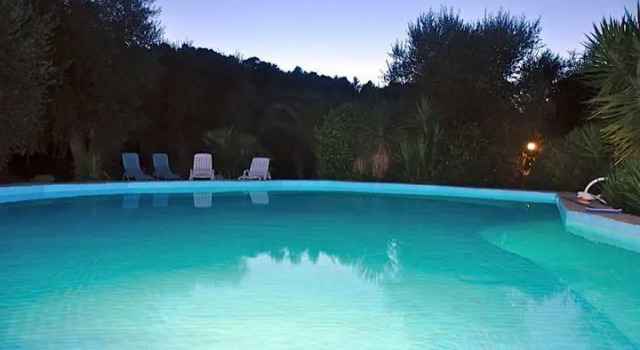Casa Masseria Le Ville, Rezerwuj Bed and Breakfast Hotele w Foresta Umbra z basenem, Basen