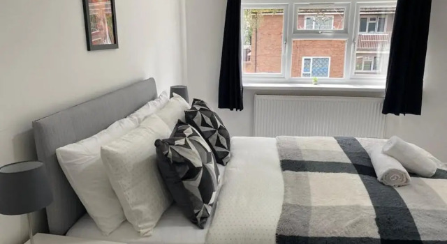 Birmingham - 4BR - Sleeps 9 - Parking - Garden, Varaa Lomakoti Mökit kohteessa Merseyside, Mökki