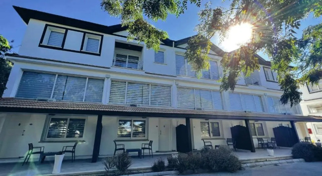 Peaceful Flat with Shared Pool Near Sea in Kyrenia