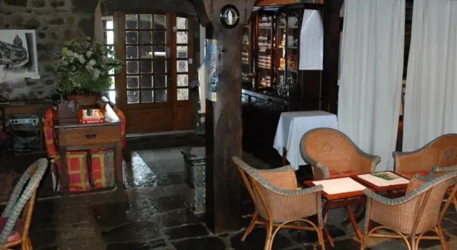 Le Pre Bossu, Đặt Khách sạn Moudeyres 
