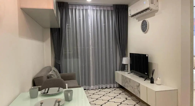 Breezy room with balcony view Sukhumvit77, Забронировать Отель Отели Бангкока с бассейном, Бассейн