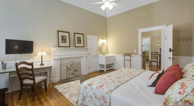 Номер Grand Liberty Hall Bed and Breakfast