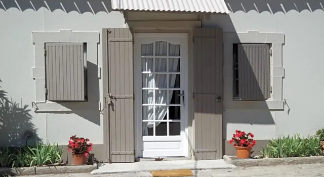 Mas Grimaud - Gîte- Studio et chambres dhôtes familiales, Забронировать Отель Эгальер Альпий