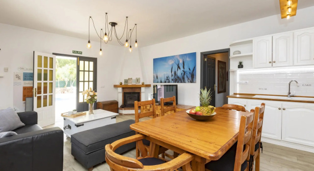 Villa in Ibiza Town with private pool, sleeps 8/10 - Villa Isabelle, Rezerwuj Willa Hotele w Majorka z parkingiem, Parking