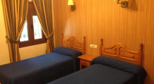 Hostal Delfin Verde, Забронировать Отель Альмерия Коста-де-Альмерия, рядом с Памятникам горожанам-узникам Маутхаузена