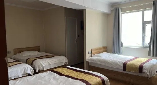 Кровать в общем номере Xianju Hotel